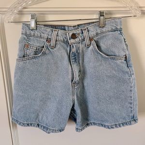 Levi’s 920 Women’s Denim Shorts (Size 4 Petite)